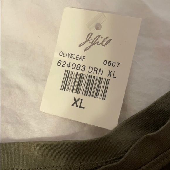 Long sleeve ‘olive leaf’ scoop neck basic - Picture 2 of 2